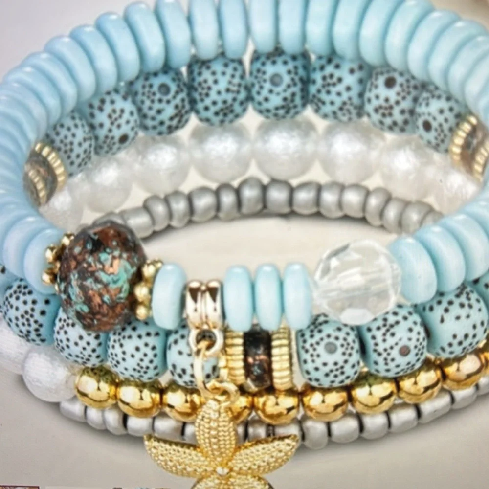 Only 1 remaining! 😊 Elegant Blue Beaded bracelet. 🌸 - Picture 3 of 5